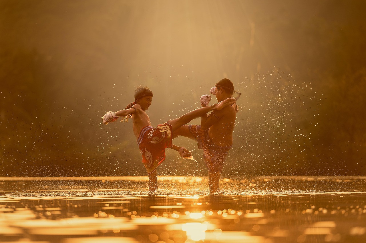 River Rituals: Loy Krathongs Bloom On Thai Waters